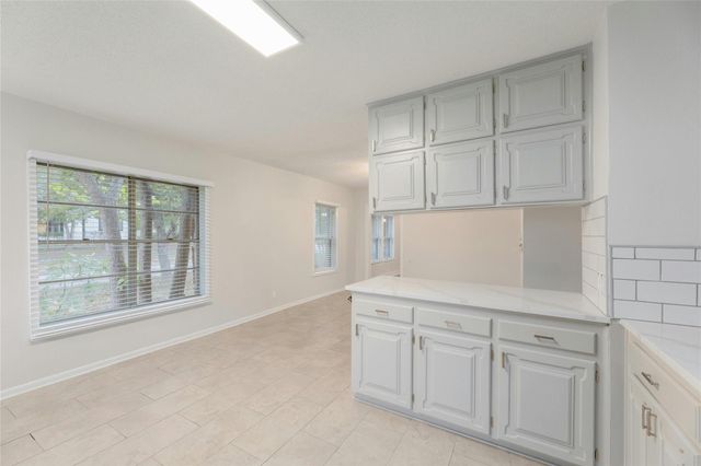 419 N Doak ST, Taylor, TX 76574