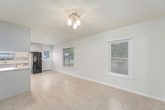 419 N Doak ST, Taylor, TX 76574