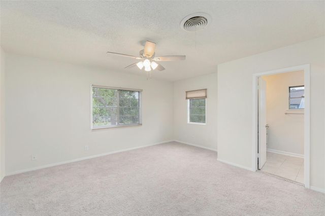 419 N Doak ST, Taylor, TX 76574