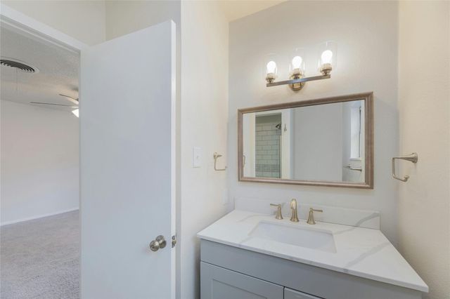419 N Doak ST, Taylor, TX 76574