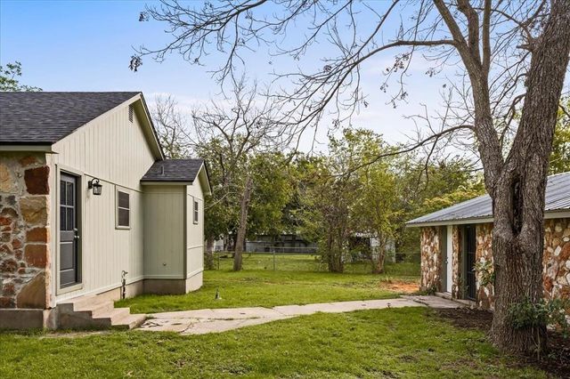 419 N Doak ST, Taylor, TX 76574