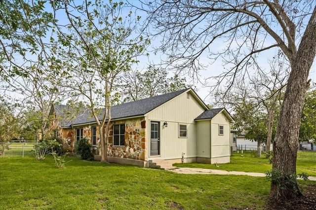 419 N Doak ST, Taylor, TX 76574