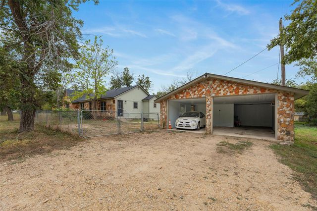 419 N Doak ST, Taylor, TX 76574