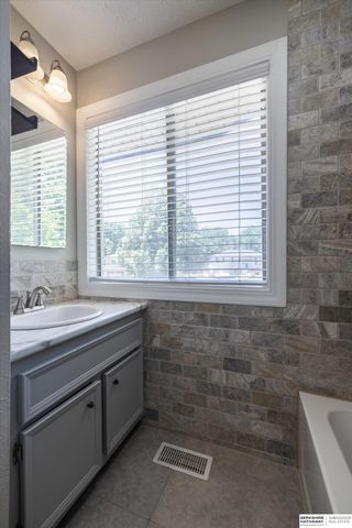 2319 N 189th Circle, Elkhorn, NE 68022