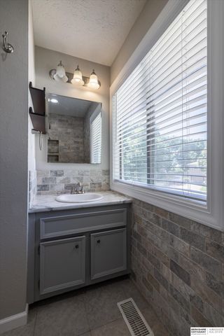 2319 N 189th Circle, Elkhorn, NE 68022