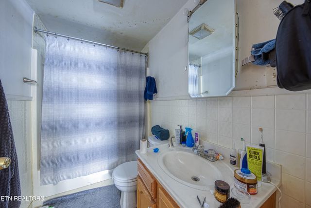 3515 Greenway Drive, Knoxville, TN 37918