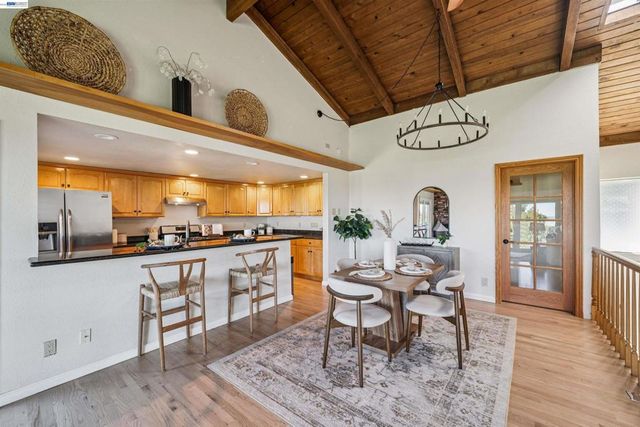 471 Ridgeview Dr, Pleasant Hill, CA 94523