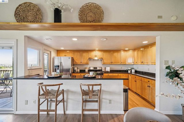 471 Ridgeview Dr, Pleasant Hill, CA 94523