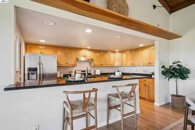 471 Ridgeview Dr, Pleasant Hill, CA 94523