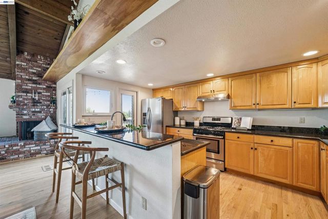 471 Ridgeview Dr, Pleasant Hill, CA 94523