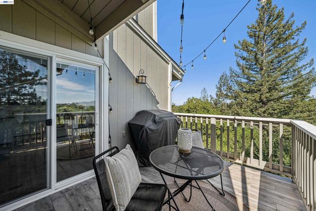 471 Ridgeview Dr, Pleasant Hill, CA 94523