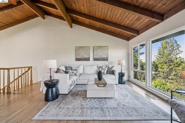 471 Ridgeview Dr, Pleasant Hill, CA 94523