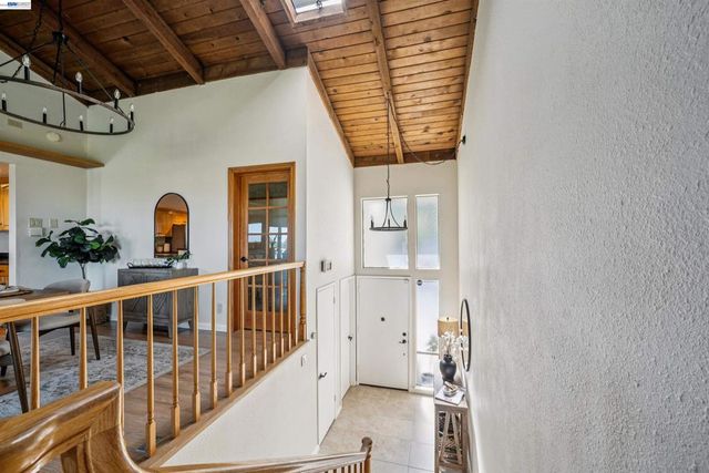 471 Ridgeview Dr, Pleasant Hill, CA 94523