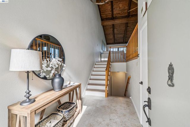 471 Ridgeview Dr, Pleasant Hill, CA 94523