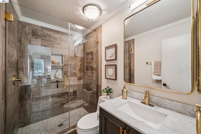 471 Ridgeview Dr, Pleasant Hill, CA 94523