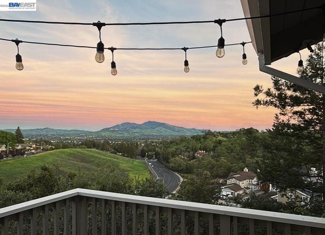 471 Ridgeview Dr, Pleasant Hill, CA 94523