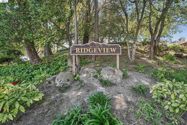471 Ridgeview Dr, Pleasant Hill, CA 94523