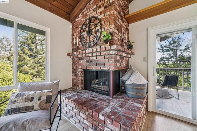 471 Ridgeview Dr, Pleasant Hill, CA 94523