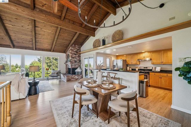 471 Ridgeview Dr, Pleasant Hill, CA 94523