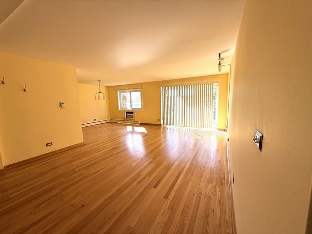 10373 Dearlove Road 304, Glenview, IL 60025