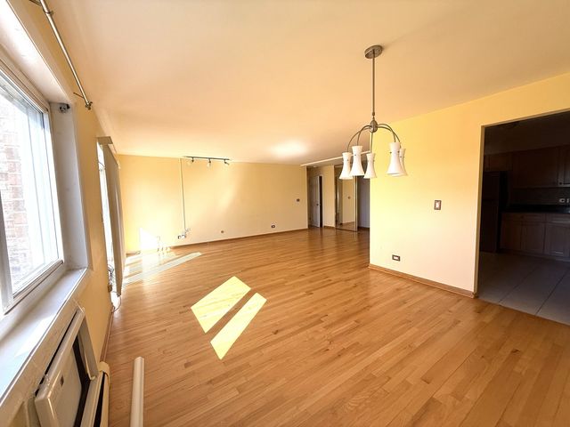 10373 Dearlove Road 304, Glenview, IL 60025