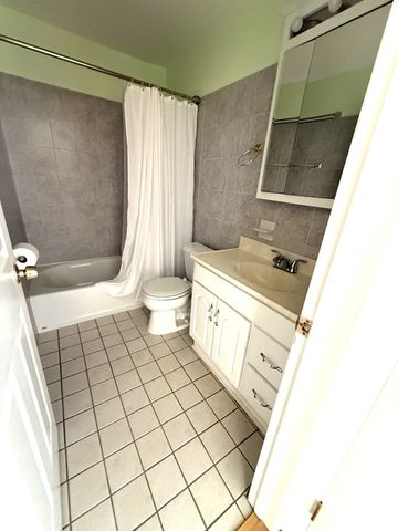 10373 Dearlove Road 304, Glenview, IL 60025