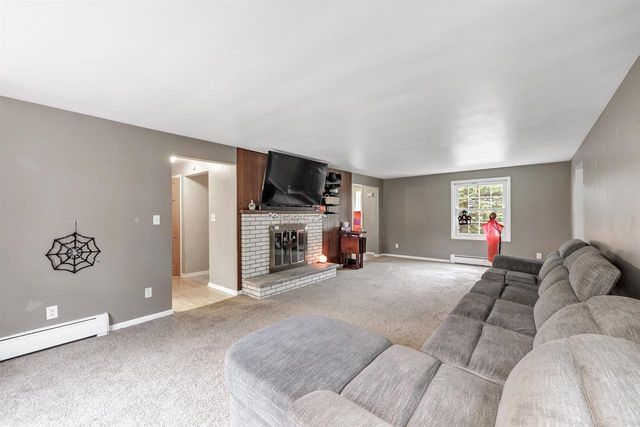 2839 S BROADWAY, Green Bay, WI 54304