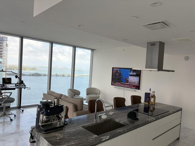 700 NE 26th Terrace 2006, Miami, FL 33137