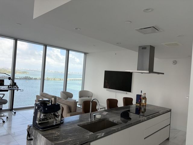 700 NE 26th Terrace 2006, Miami, FL 33137