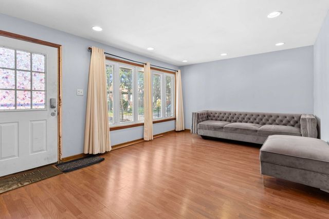 1835 W 34th Street, Chicago, IL 60608