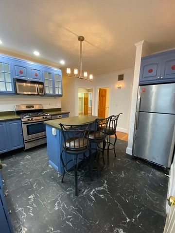 200 Hyde Park Ave. 3, Boston, MA 02130