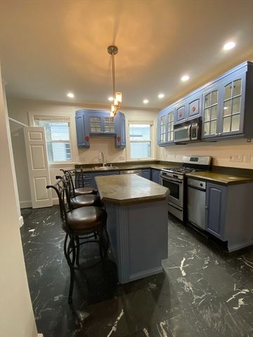 200 Hyde Park Ave. 3, Boston, MA 02130