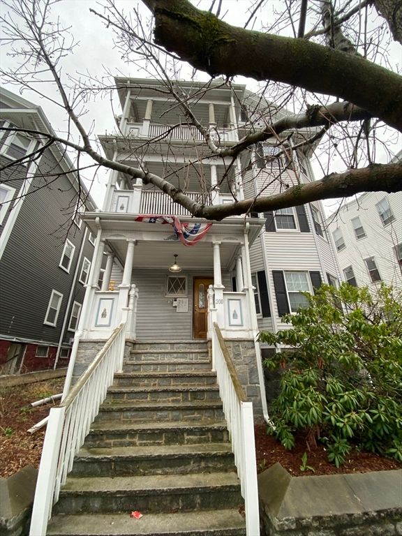 200 Hyde Park Ave. 3, Boston, MA 02130