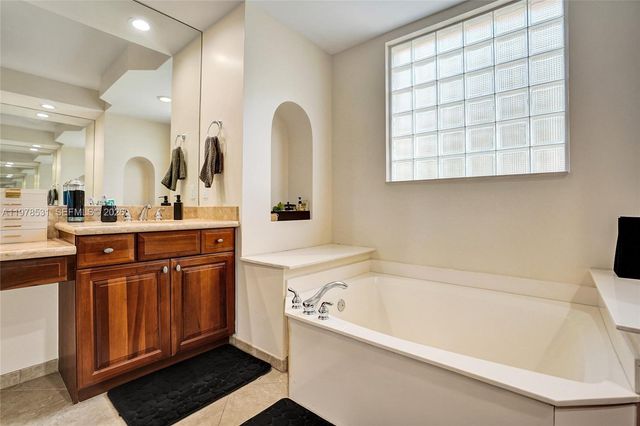 3402 Vanderbilt Dr, Wellington, FL 33414