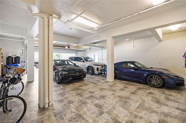 40 32nd AVE S, Naples, FL 34102