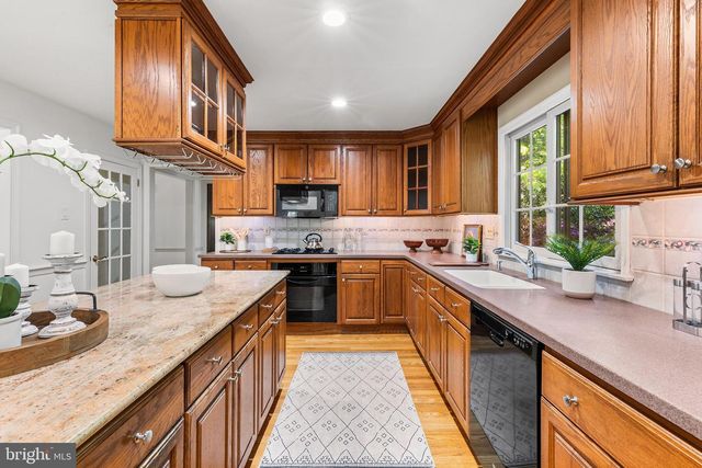 563 APPLEWOOD DR, Fort Washington, PA 19034
