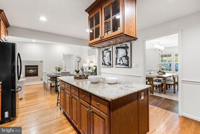 563 APPLEWOOD DR, Fort Washington, PA 19034