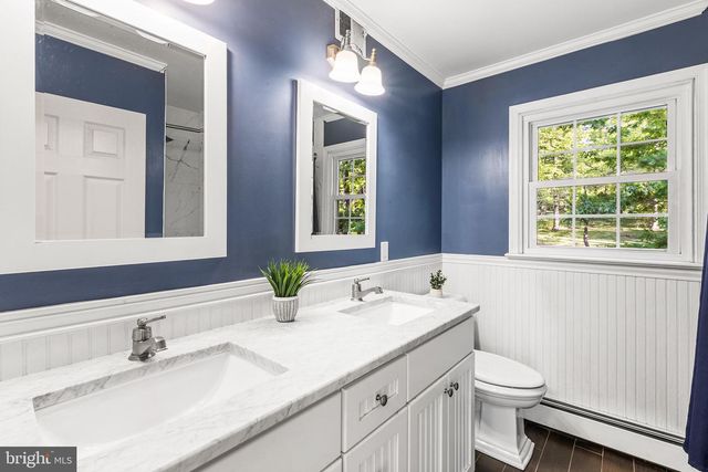 563 APPLEWOOD DR, Fort Washington, PA 19034