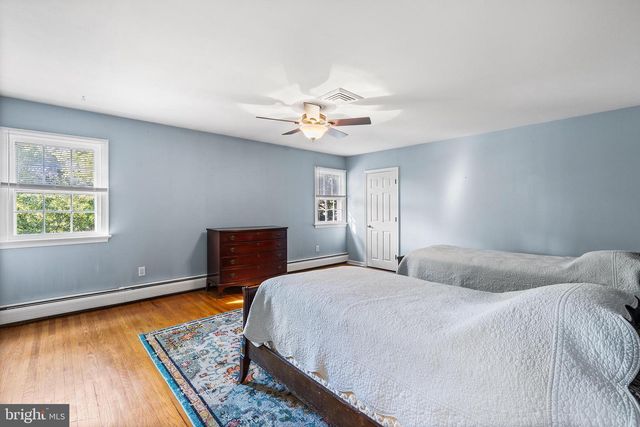 563 APPLEWOOD DR, Fort Washington, PA 19034