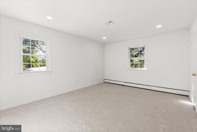563 APPLEWOOD DR, Fort Washington, PA 19034