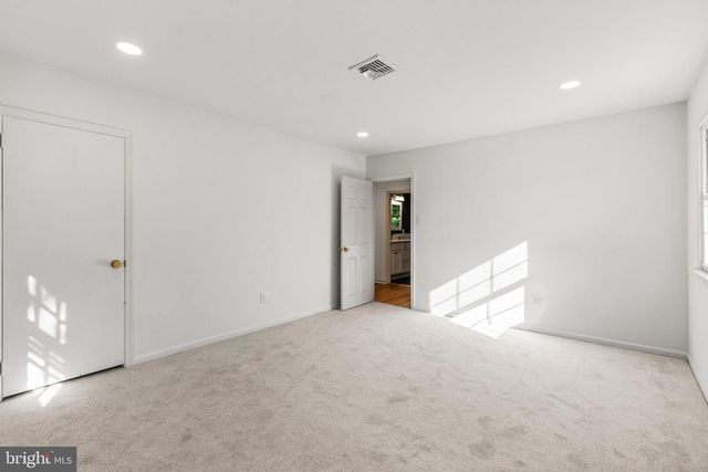 563 APPLEWOOD DR, Fort Washington, PA 19034