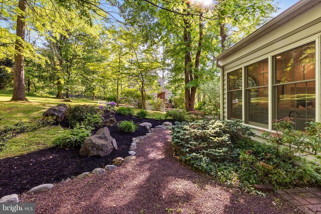 563 APPLEWOOD DR, Fort Washington, PA 19034