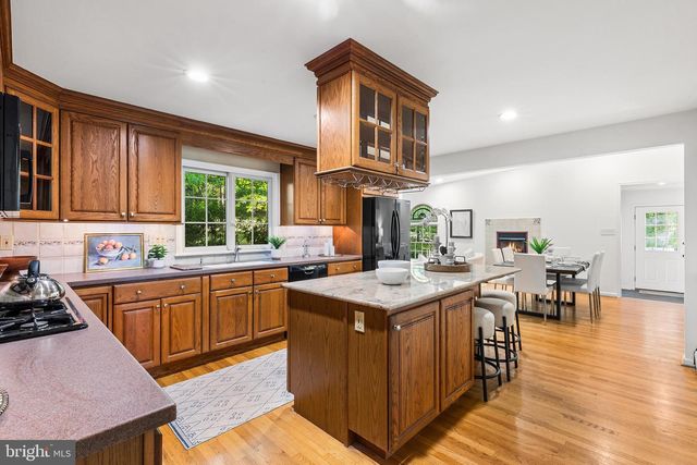 563 APPLEWOOD DR, Fort Washington, PA 19034