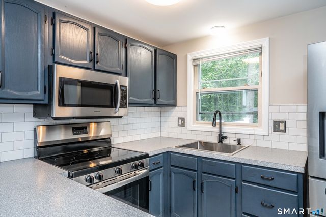 27 Allspice Lane 27, Glastonbury, CT 06033