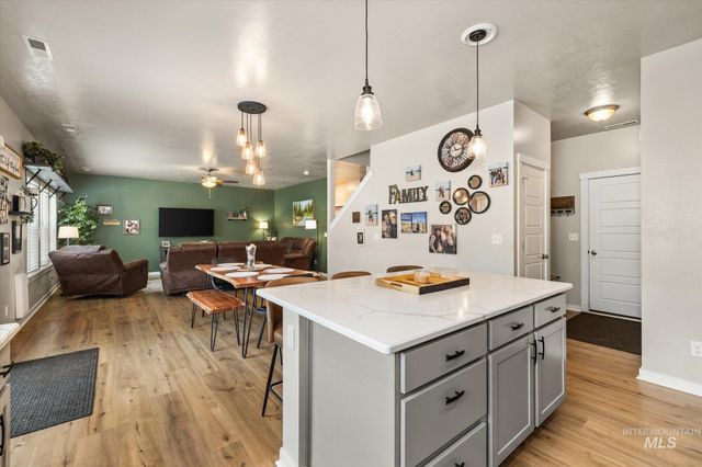 3218 S Veneto Pl, Meridian, ID 83642