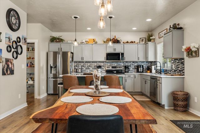 3218 S Veneto Pl, Meridian, ID 83642