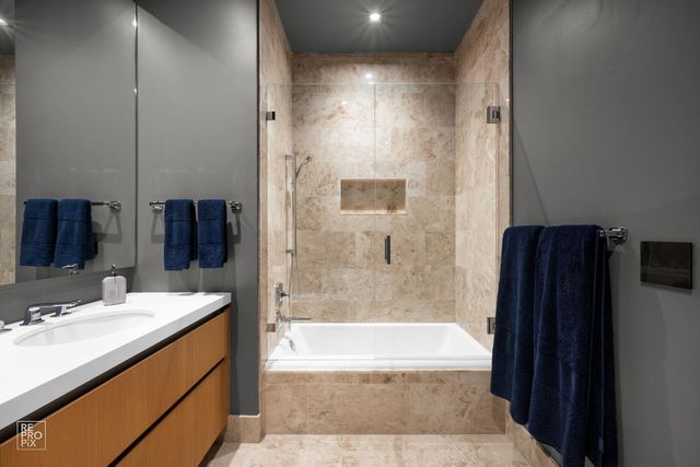 363 E Wacker Drive 2109, Chicago, IL 60601