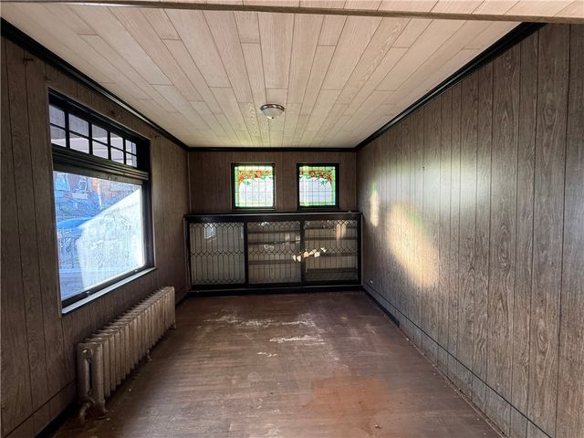 25 Aliquippa Avenue, Monessen, PA 15062