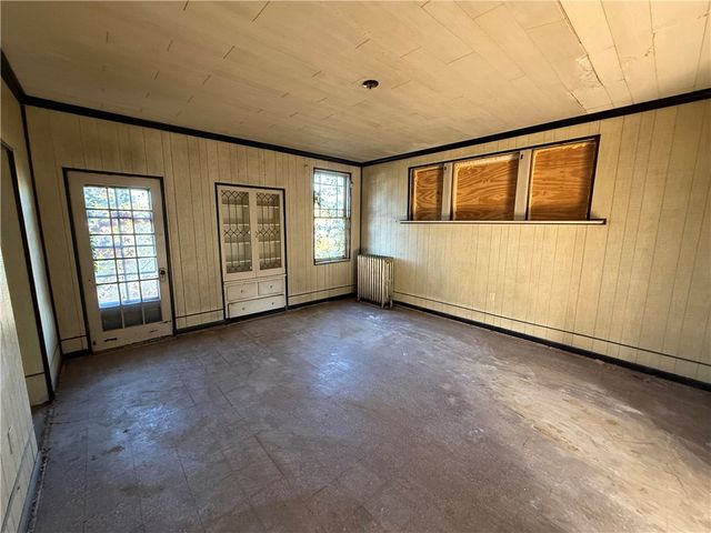 25 Aliquippa Avenue, Monessen, PA 15062