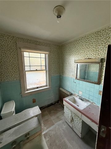 25 Aliquippa Avenue, Monessen, PA 15062